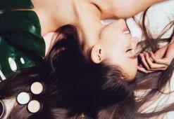 As amantes de cuidados capilares exaltam os seus benefícios! SPA capilar caseiro com tratamentos à base de óleo e produtos caseiros