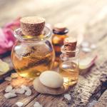 Qual é o melhor óleo para reduzir as estrias? Confira os ingredientes e cuidados com a pele mais eficientes